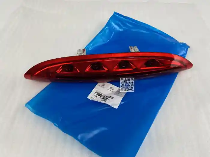 Preț redus LAMPA STOP ELERON - Peugeot 208 9674309080