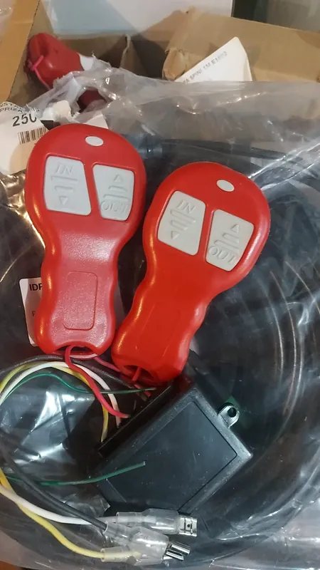 Comandă acum Telecomanda troliu electric